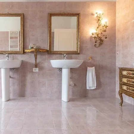 Konukevi Dell'arco - Design & Pool